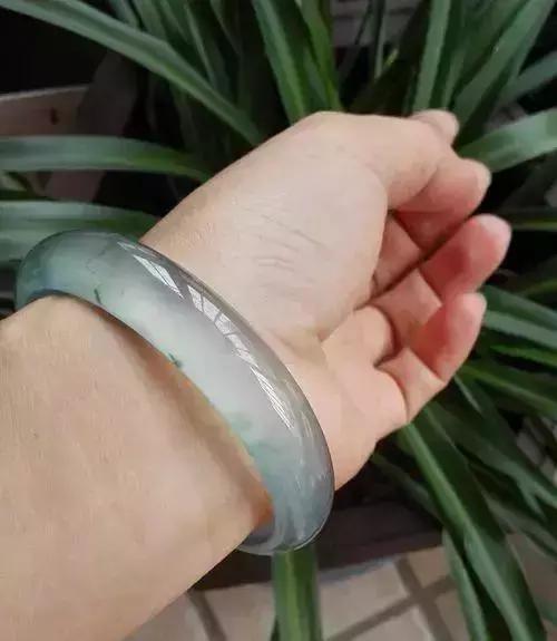 找谁说理去？30000买一只“翡翠”手镯，现在只值3000了？