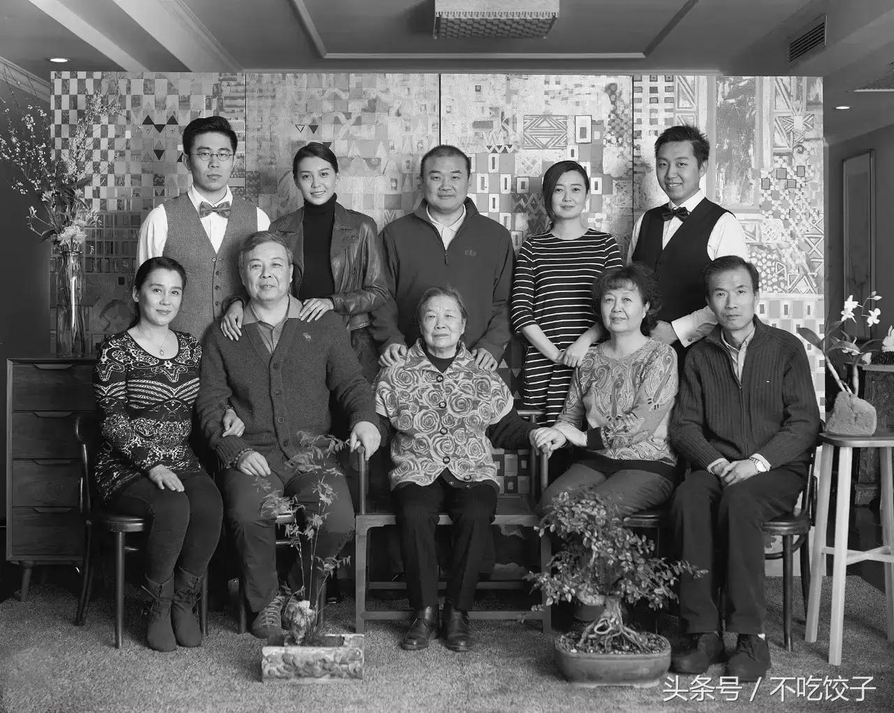 一天只能出2张照片，一张照片要2万，却可以传承100年