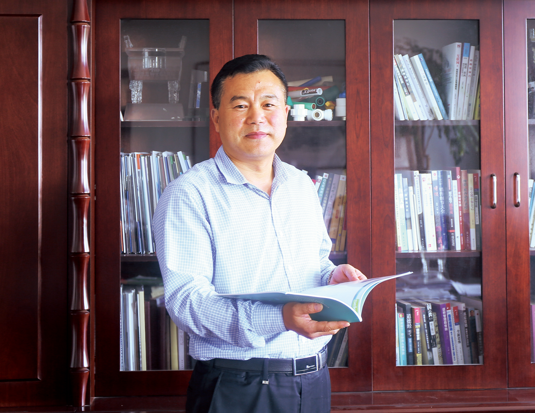 血气方刚尽显英雄本色,血气方刚有血性