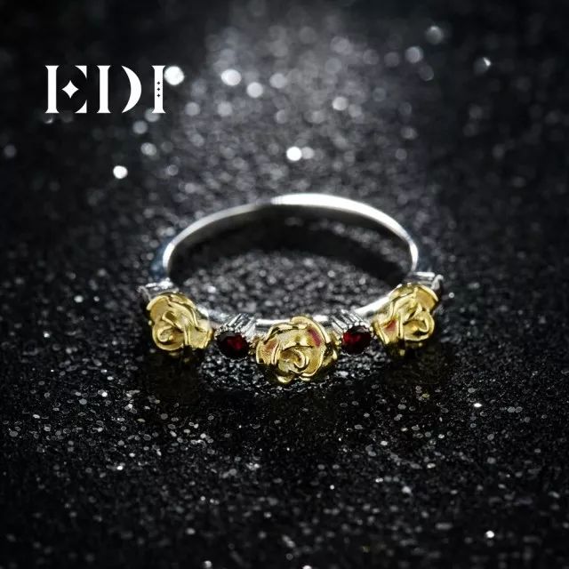 中国传统首饰手镯戒指耳饰,戴戒指的项链有什么寓意?