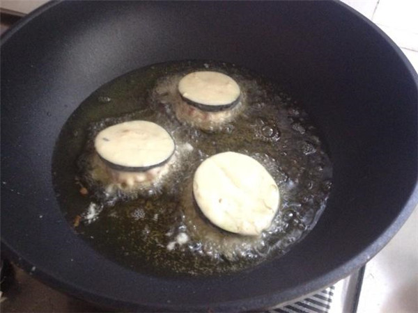 香酥油炸茄盒子,油炸茄子盒外酥里嫩