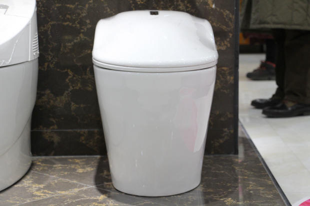 法恩莎卫浴城外诚店内多款座便器特价促销