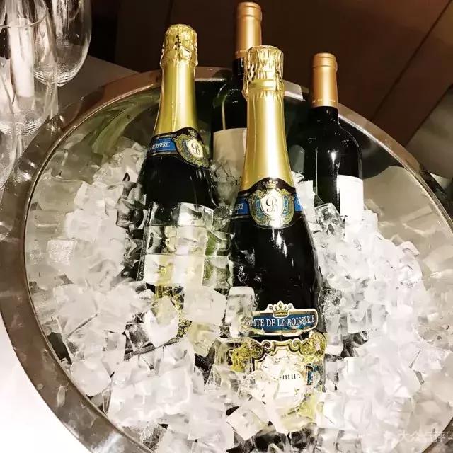 南京西路上高逼格优惠美食轮流来一圈，轻松躲避前任大军