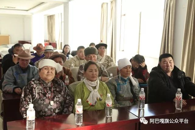 民间艺人却·都格尔发行个人CD《天籁蔚然的巴音查干》