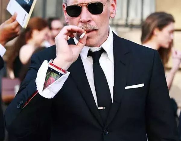 戴dw手表会被人家笑吗,戴dw很没面子