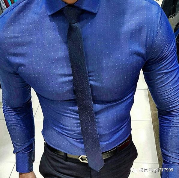 男人胸大穿的背心,男人胸部大穿啥衣服