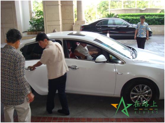 母亲节适合带妈妈去哪里玩海南 (母亲节去哪里吃饭好三亚)