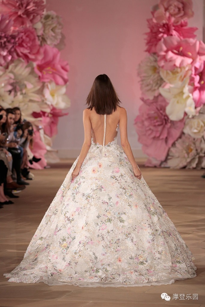 两地办婚礼可以穿两次婚纱吗,婚礼可以穿露脚的婚纱吗