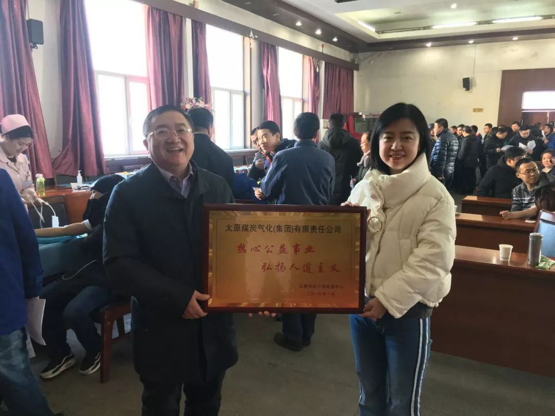 感恩寒冬腊月时的雪中送炭,腊八节愿你有人暖心有人暖身