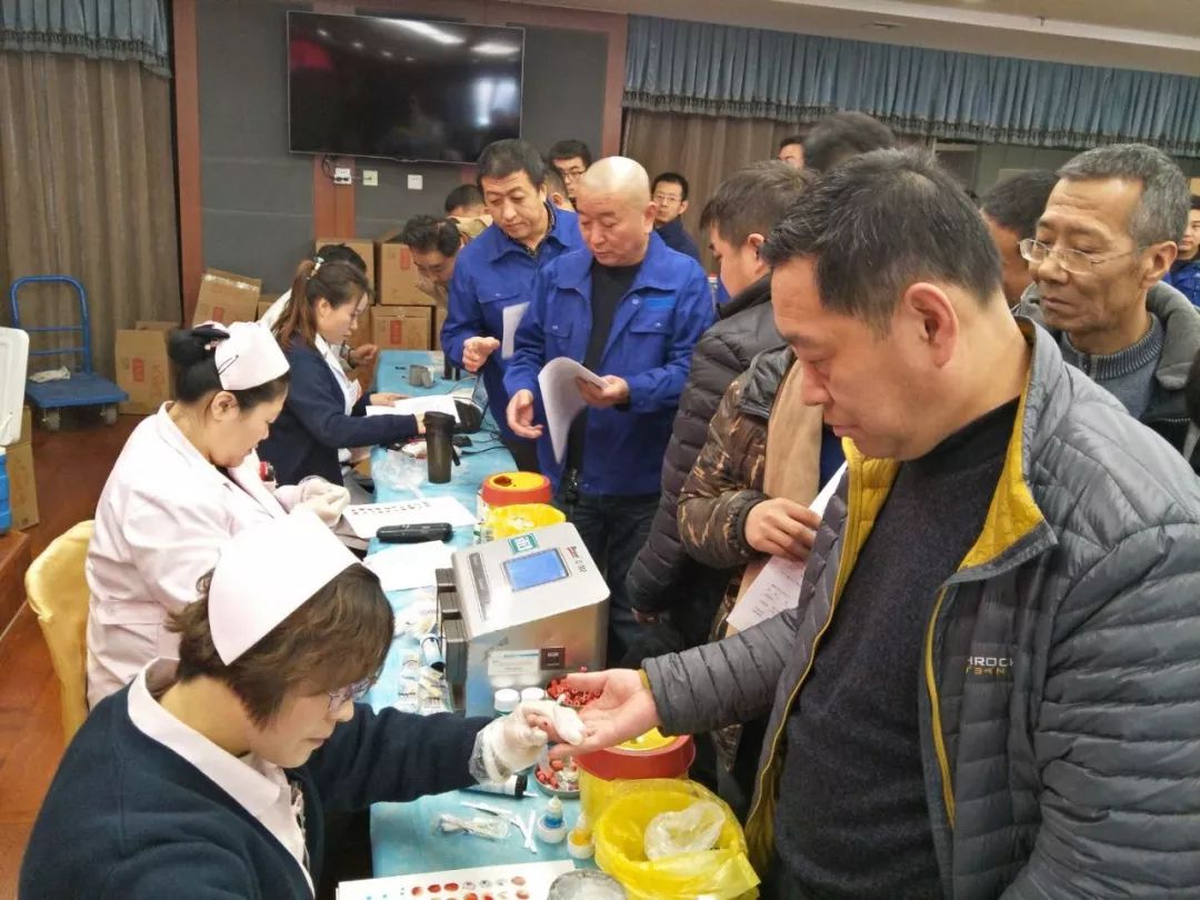 感恩寒冬腊月时的雪中送炭,腊八节愿你有人暖心有人暖身