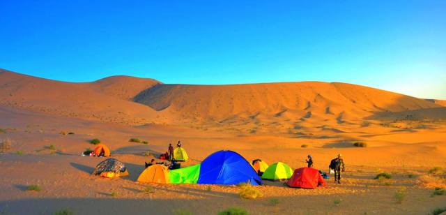 国内自驾帐篷露营地,国内的悬崖绝壁露营地