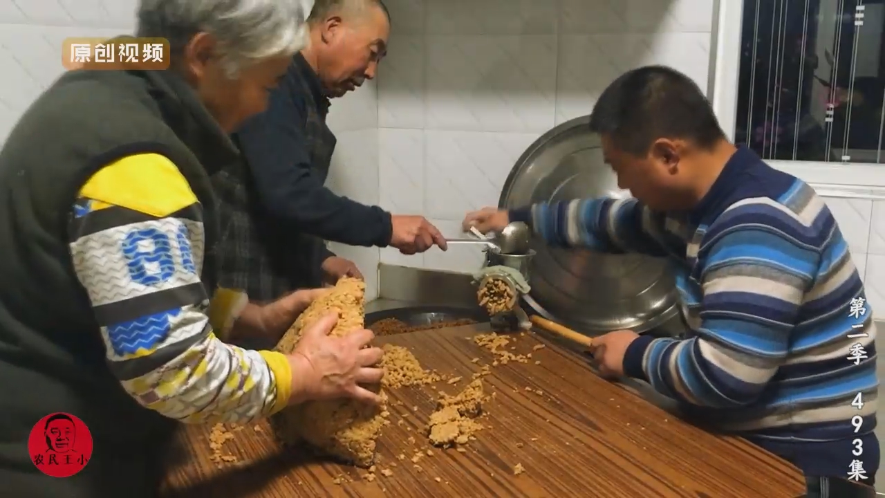 农民王小老妈美食,农民王小老妈给全家做饭