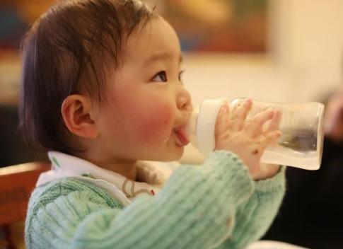 孩子身上总有尿骚味，天天洗屁股都没用，遇到这情况咋处理？