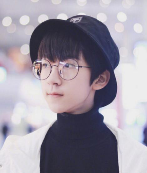 tf家族贺峻霖和小朋友们,tf家族贺峻霖成员