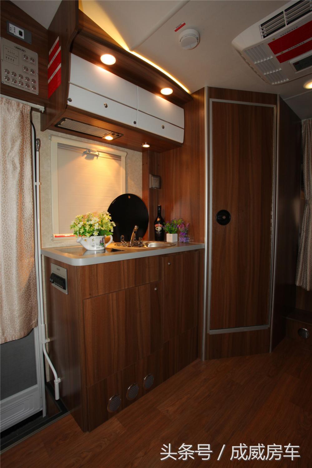 凯伦宾威房车拖挂房车,凯伦宾威房车双拓展价格