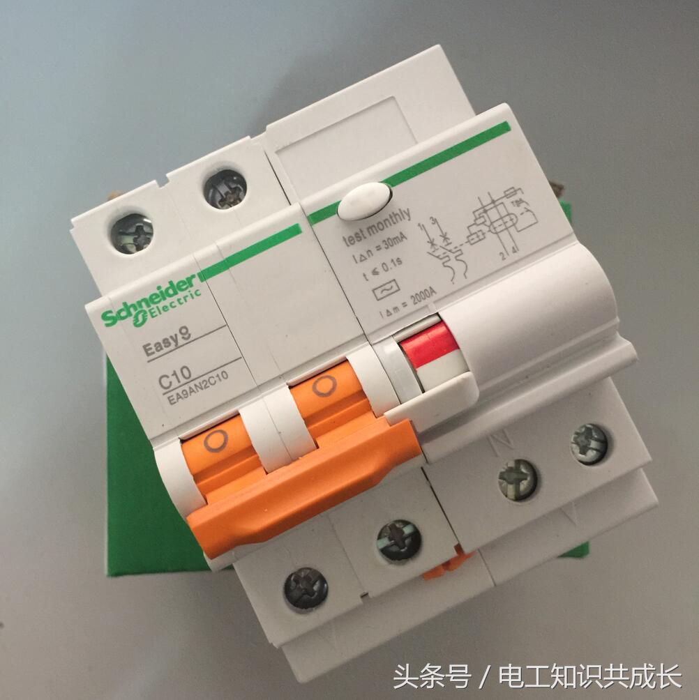 卫生间插座漏电危险视频,卫生间插座起火原因