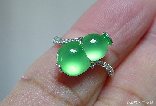 翡翠起胶容易还是起荧光容易,翡翠冰胶是什么意思
