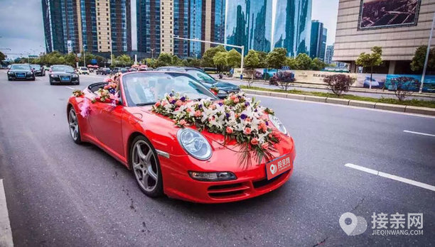 保时捷911婚车队,保时捷911和911敞篷哪个好看