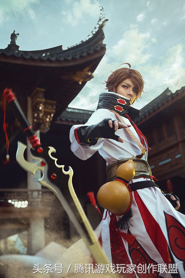 青莲剑仙十步杀一人,cos王者李白