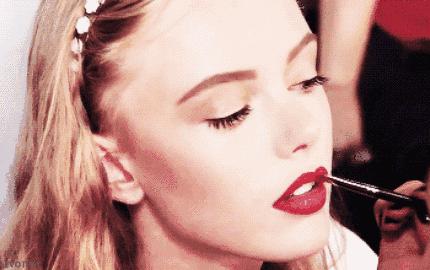 樱桃嘴和香肠嘴怎么涂口红,口红的正确涂法上嘴唇不明显