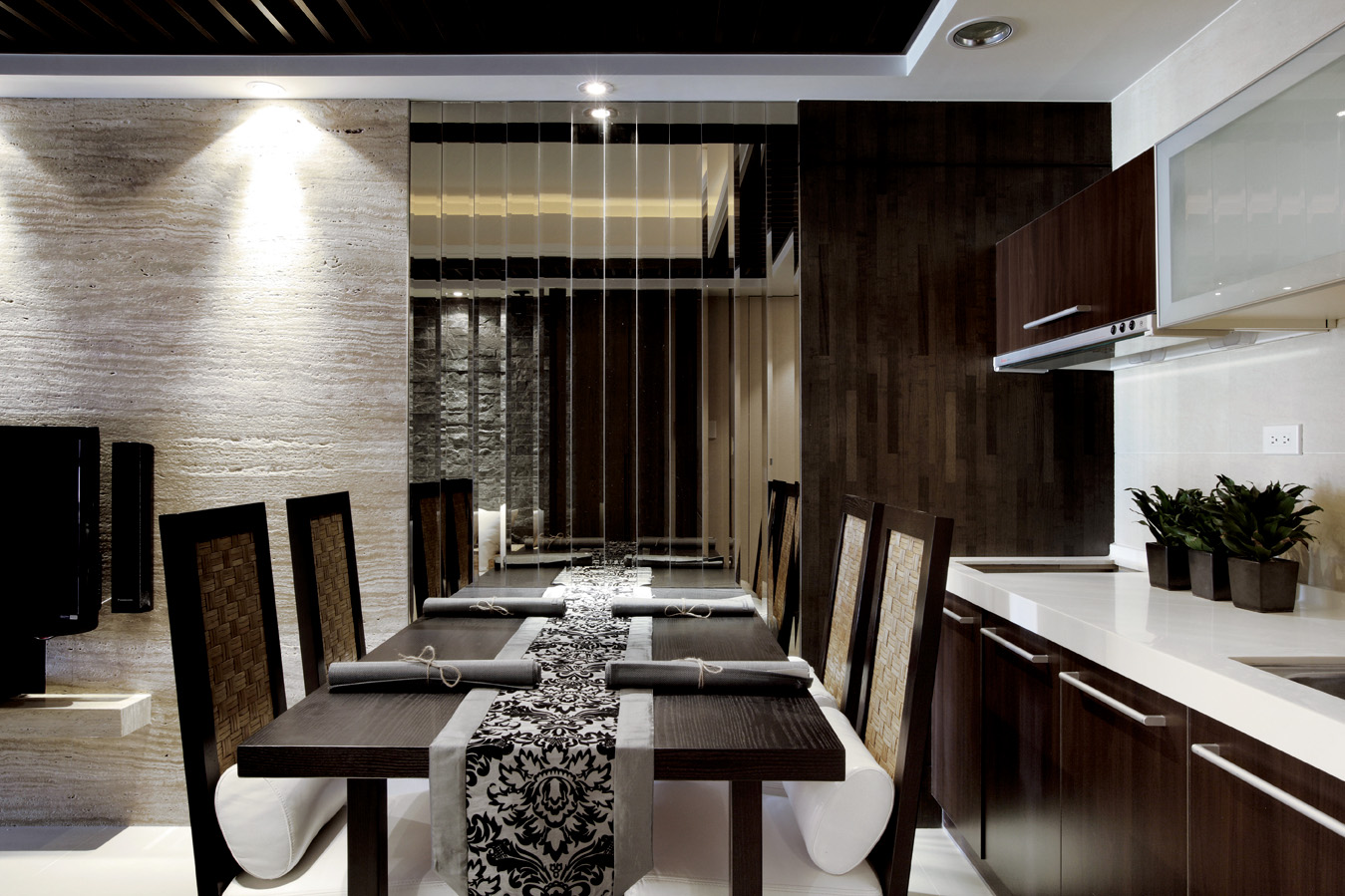 总是吹嘘自己刚装修只花了4万块朋友调侃说出租房都比我家好看