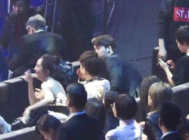 女星戛纳红毯摔倒,女星红毯摔倒外国