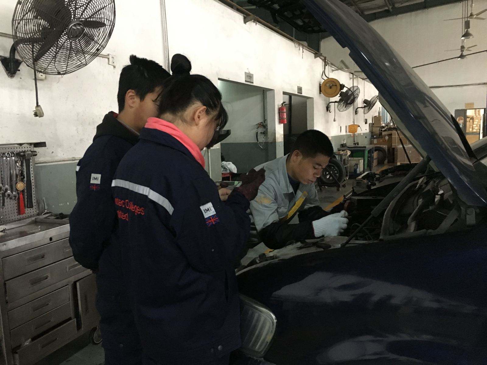 年轻人如何申请第一张信用卡,刚满18岁能在哪申请信用卡