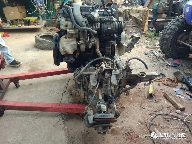 奇兵改帕杰罗发动机超选四驱,黑金刚改装新款帕杰罗内饰