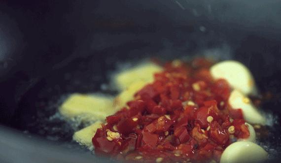 炒出来的鸡肉有腥味是为什么,红烧鸡肉如何不柴