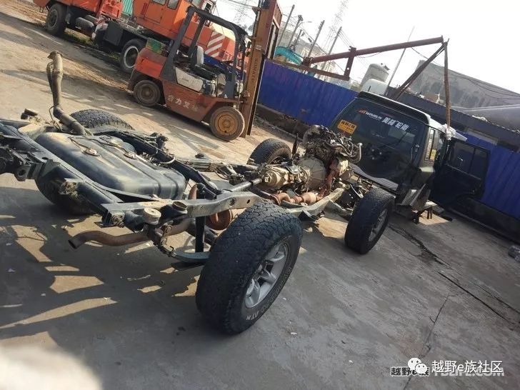 奇兵改帕杰罗发动机超选四驱,黑金刚改装新款帕杰罗内饰