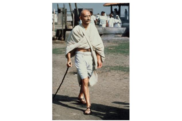 甘地的七个忠告否极泰来,甘地为什么丢掉鞋