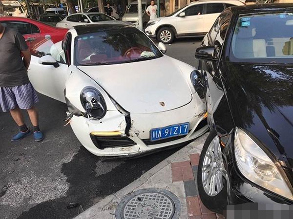 中国男足开豪车,中国男足座驾展现