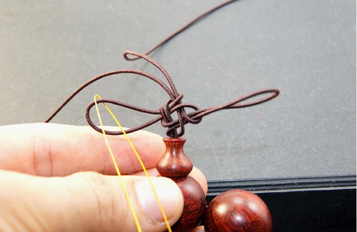 文玩手把串穿串教程,文玩人怎么开始盘串的