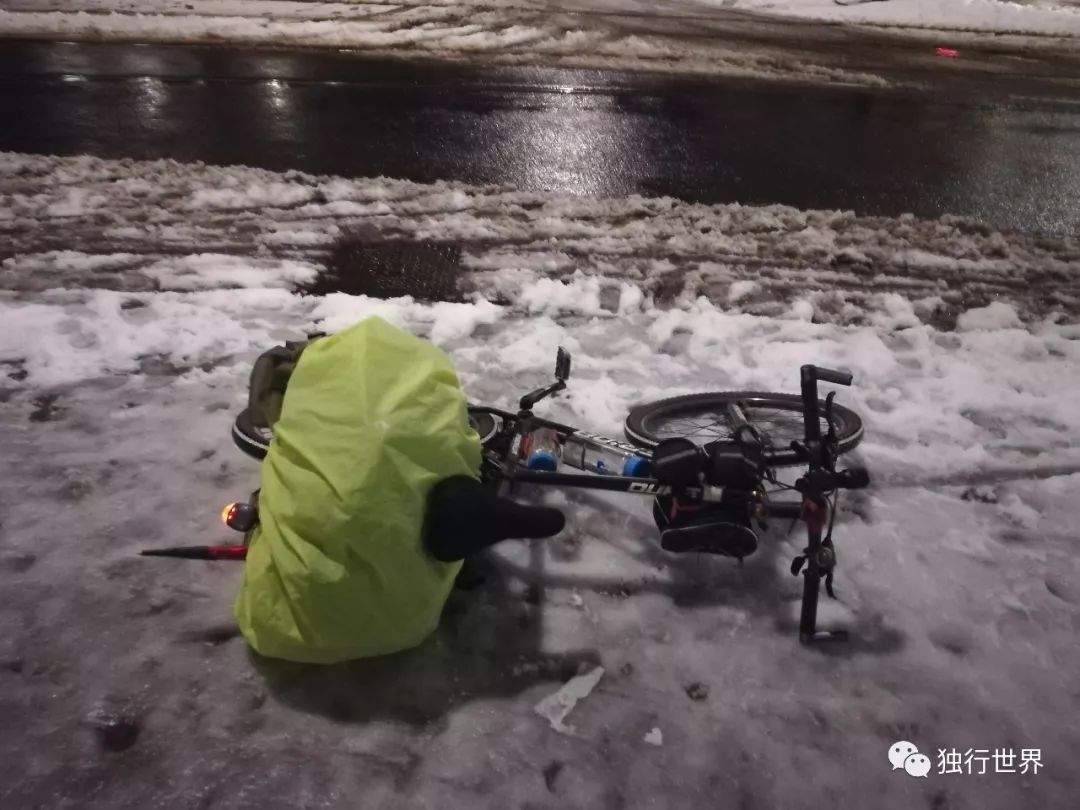 当你还在为生活抱怨,当你还在抱怨生活不易的时候