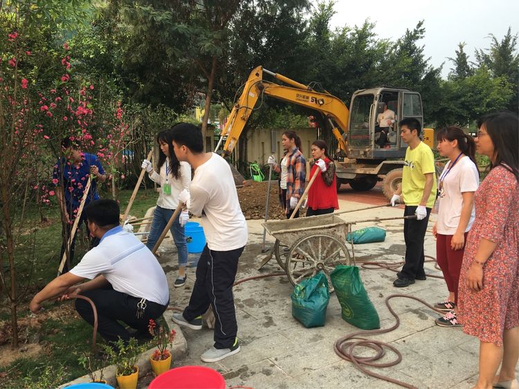 学生成长的沃土师生眷恋的乐园一一八桂绿城小学2017年工作汇报