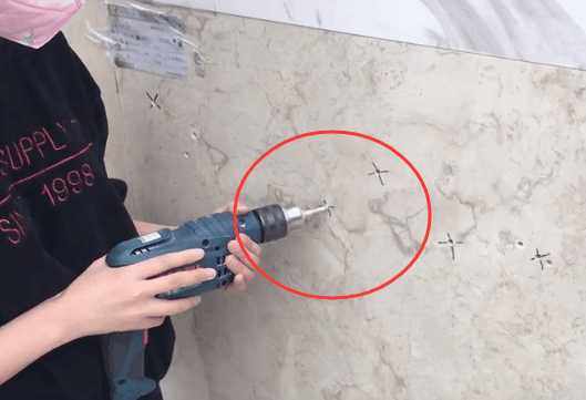 新手学贴瓷砖打孔技巧视频,瓷砖上打孔最好的方法
