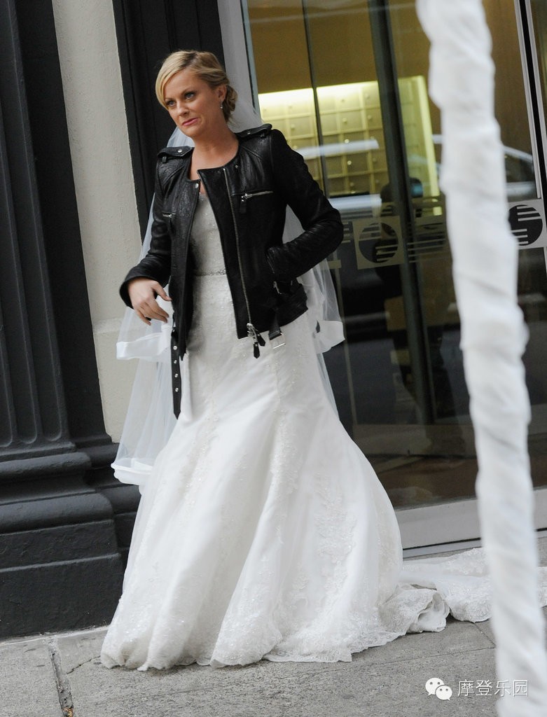 两地办婚礼可以穿两次婚纱吗,婚礼可以穿露脚的婚纱吗