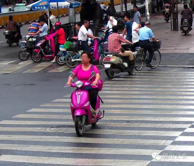 福州闯红灯多久能查出来,福州市十字路口红绿灯抓拍