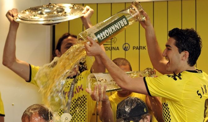 拜仁夺冠庆祝啤酒是什么,拜仁慕尼黑夺冠啤酒浴