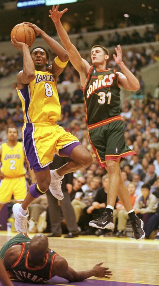 传奇落幕——科比工作生涯赛场球鞋完整回顾