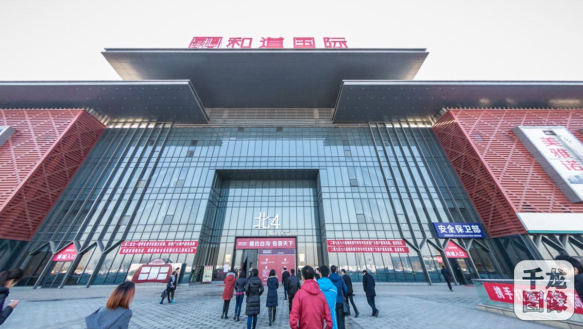 为什么你应该去“4*级A**景区”白沟买包包！