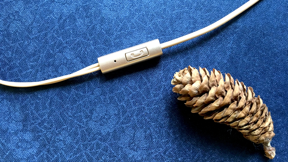 没有低音效果的耳机,能发出低音炮感觉的耳机