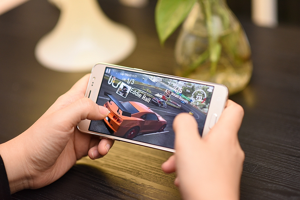 galaxyj7怎样,galaxyj72016扩容