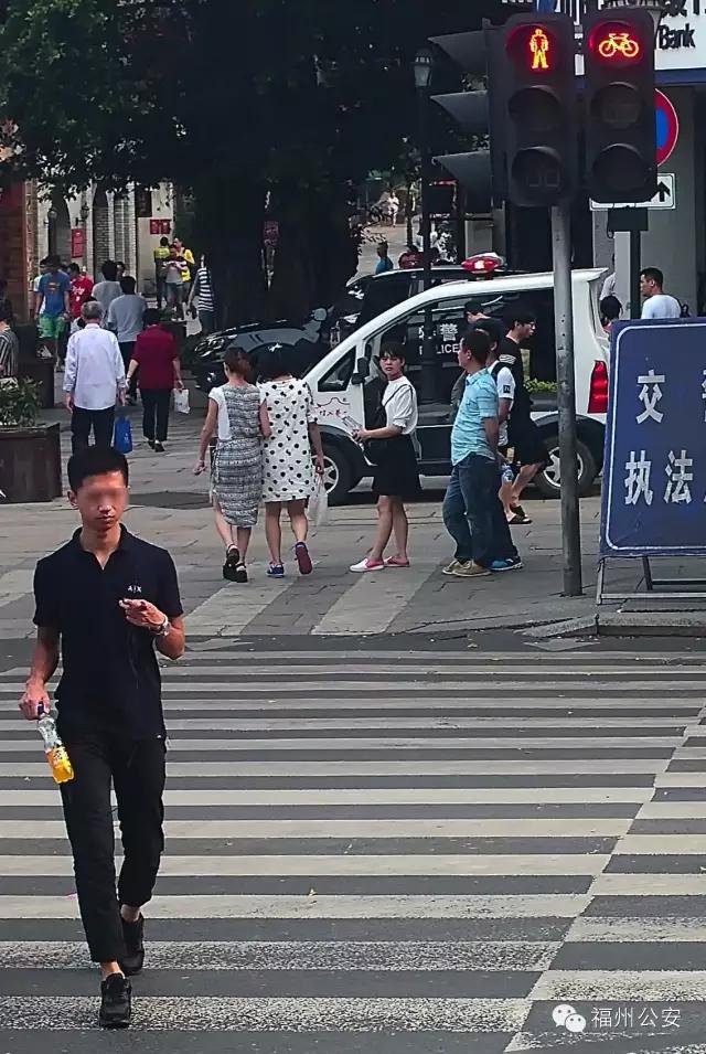 福州闯红灯多久能查出来,福州市十字路口红绿灯抓拍
