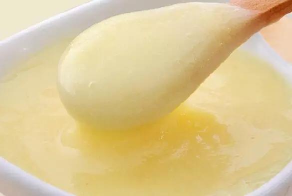 蜂王浆是蜂王的唾液,吃了蜂王浆之后大量分泌唾液