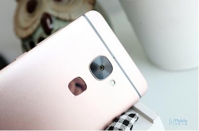 乐二是啥手机,乐2为什么充不进去