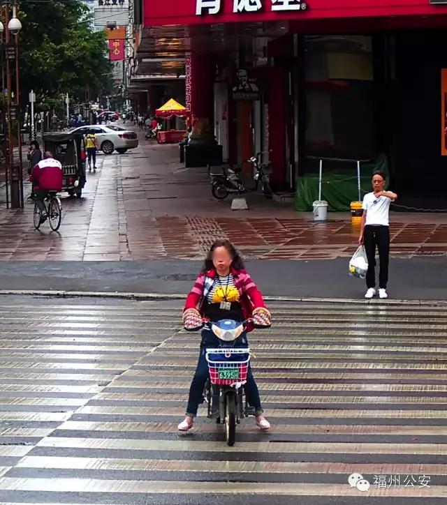 福州闯红灯多久能查出来,福州市十字路口红绿灯抓拍