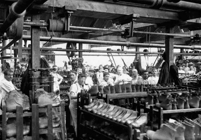 一穿就是35年的t恤,一穿就是30年的军服