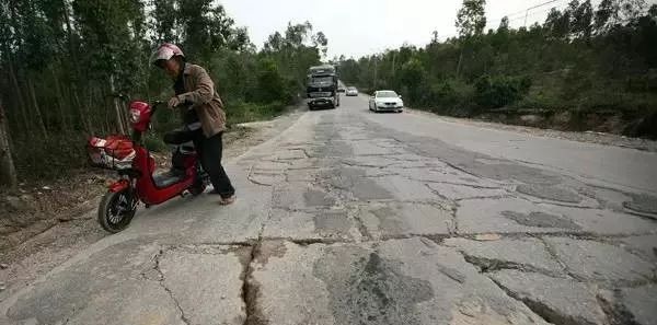安全出行拒绝飙车,安全文明出行拒绝交通违法