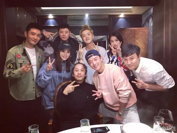 毕竟爱狗｜哈哈哈哈哈哈……听说你们要买狗年单品？我就真的不拦了！